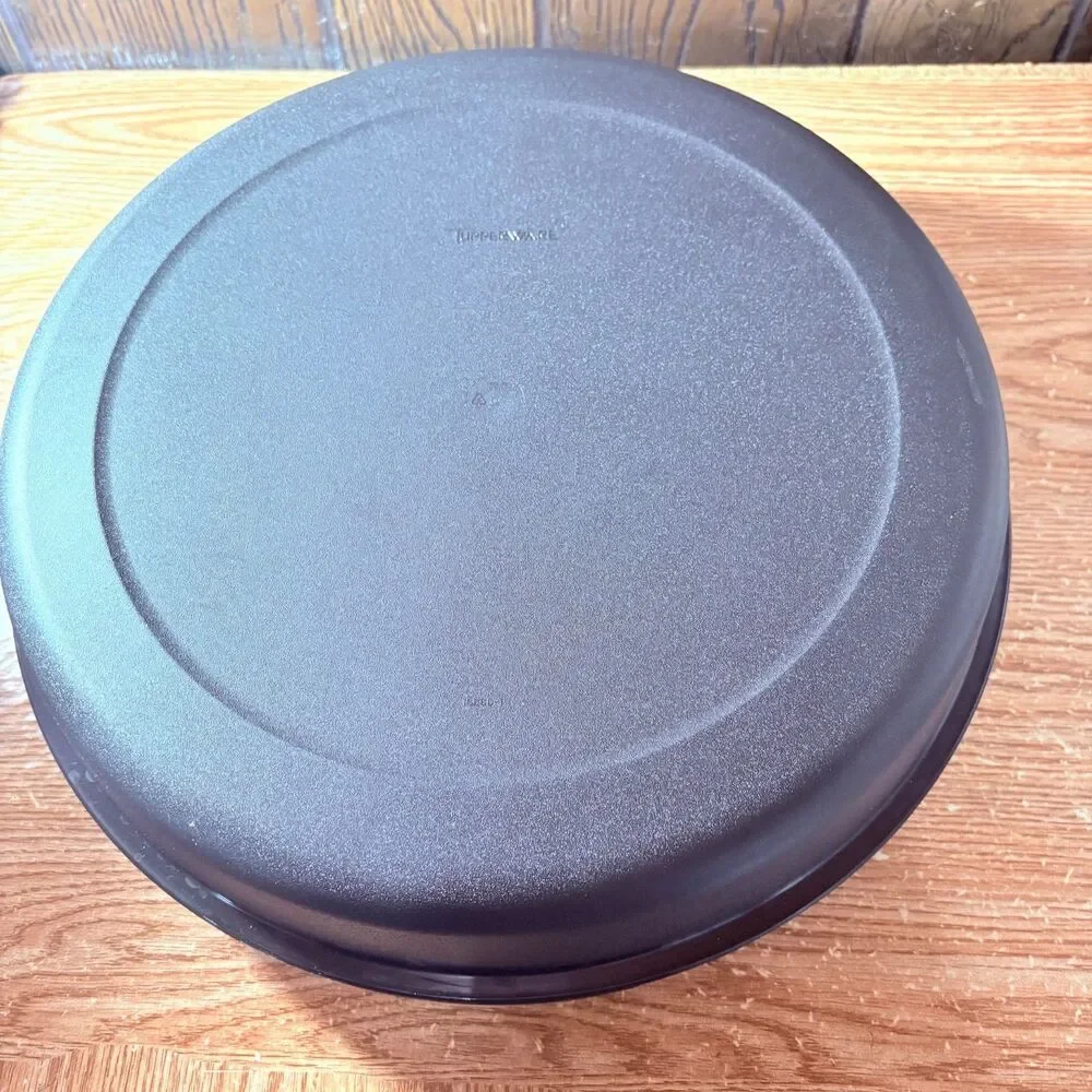 Tupperware serving center